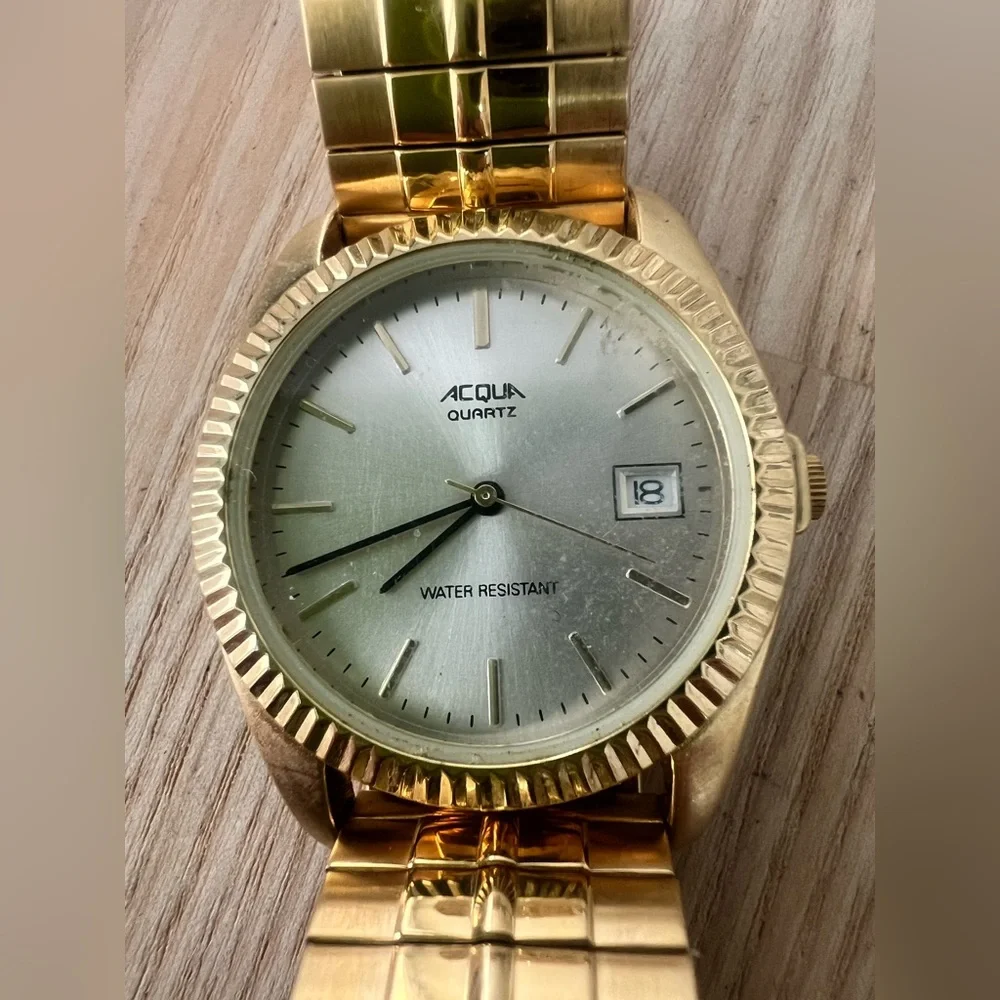 Acqua mens gold tone classic dress watch NEW BATTERY